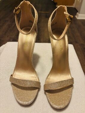 Brand New Eye-Catching Heels By DREAM PAIRS - Heel 4 Inches -  Size 8 - Box 1C